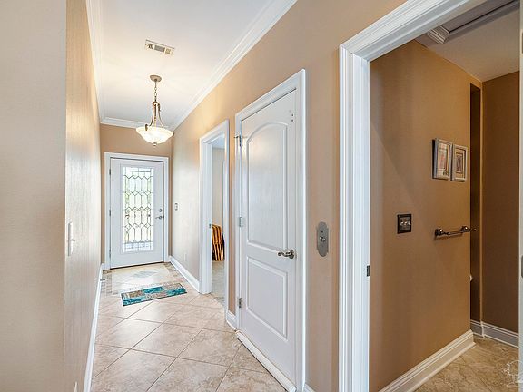 4th image of 1002 Magnolia Ln