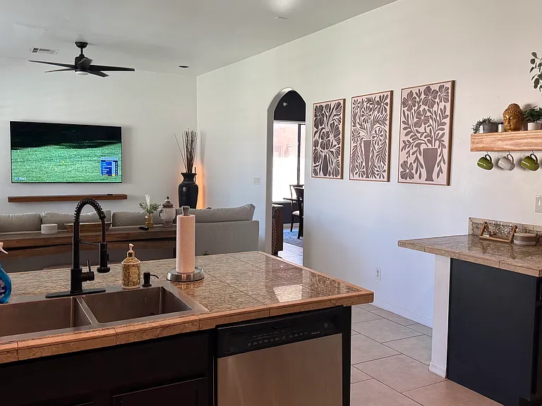 1554 E Kings Ct — Photo 13