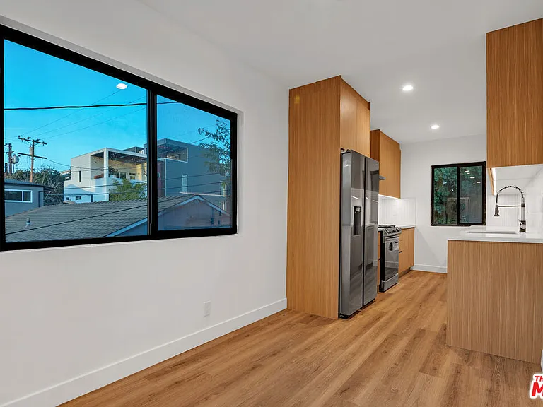 950 Havenhurst Dr #6 — Photo 1
