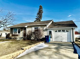 716 Viaduct Rd, Savanna, IL 61074