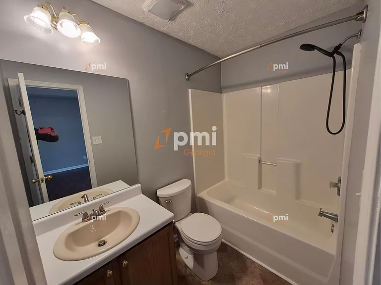 2 Pelham Ct — Photo 11