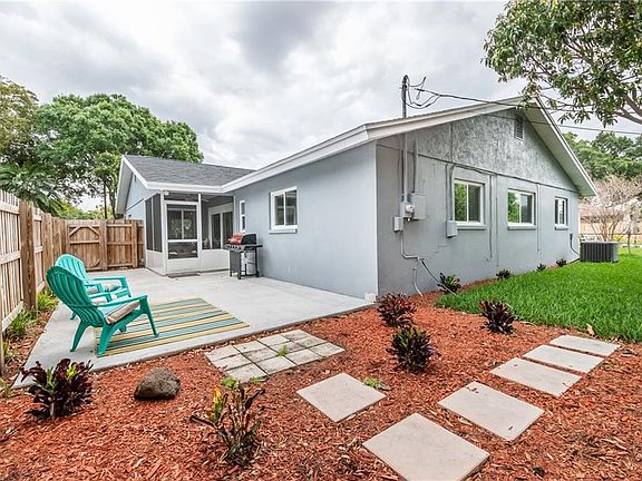5th image of 5620 Venetian Blvd NE