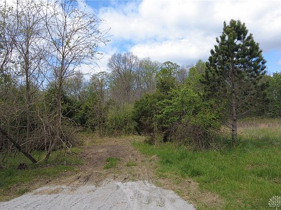 3rd image of 10 Wilma Ln