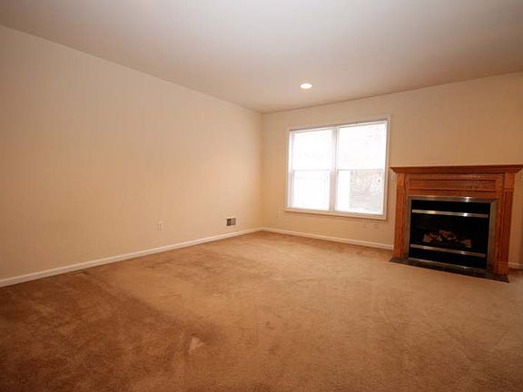 5th image of 16 Druid Ln