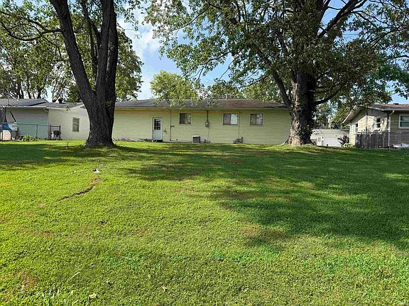 2nd image of 2824 Broadview Dr