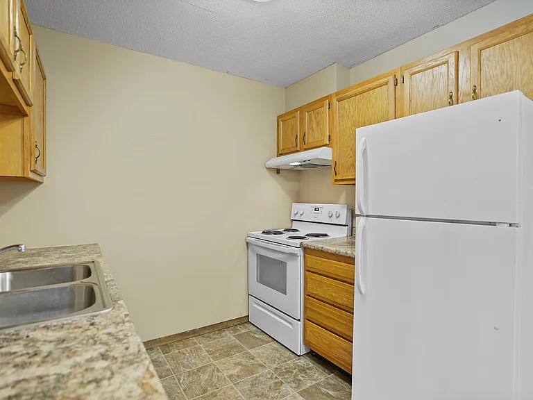 Hennepin Apartments — Photo 34
