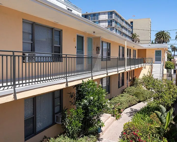 338 Linden Ave — Photo 12