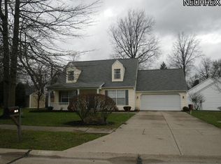 1298 Rae Rd, Lyndhurst, OH 44124