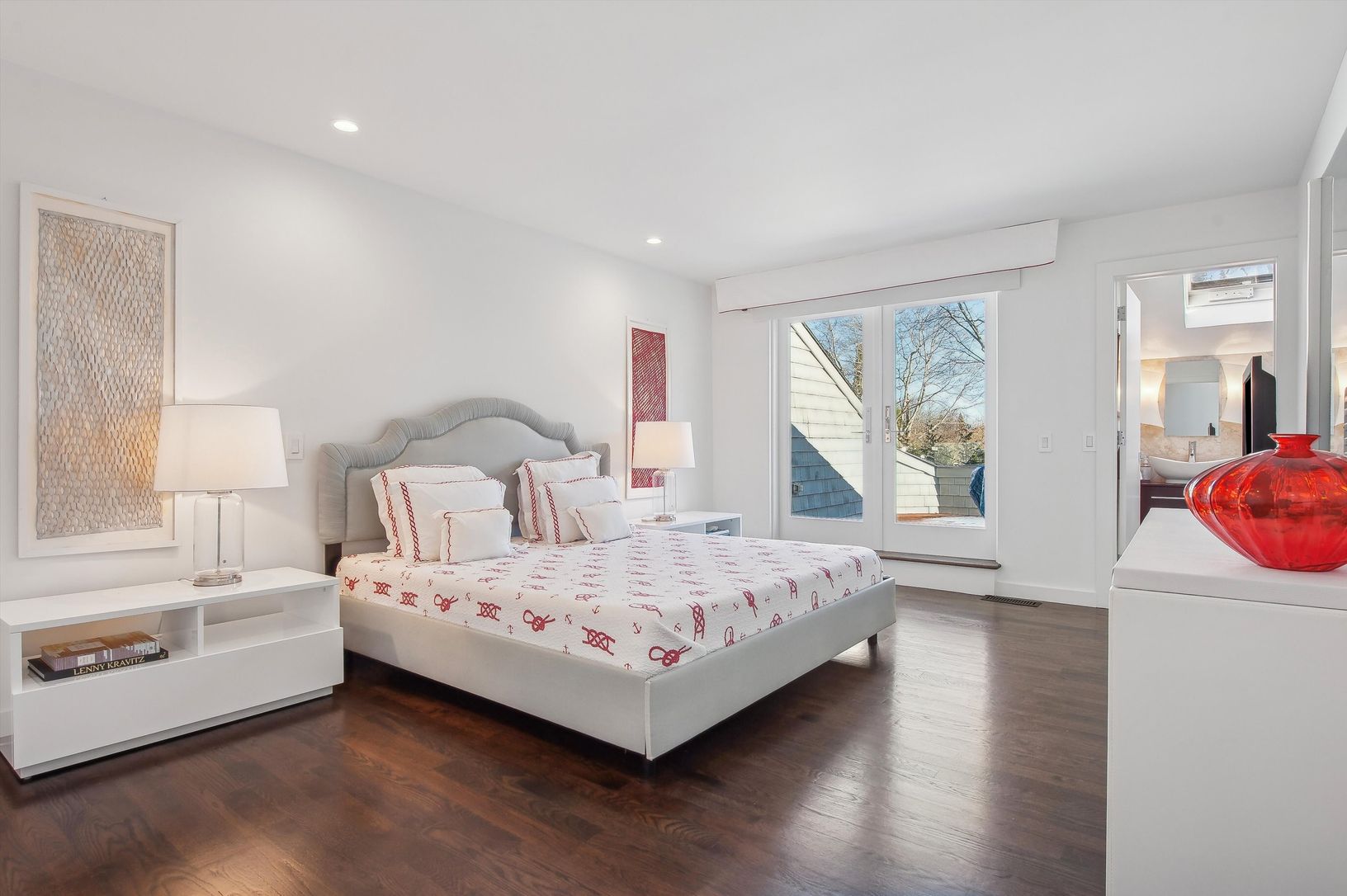 King Guest Suite with balcony