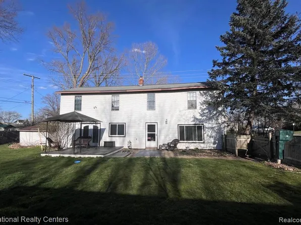 26 Turrill Ave, Lapeer, MI 48446