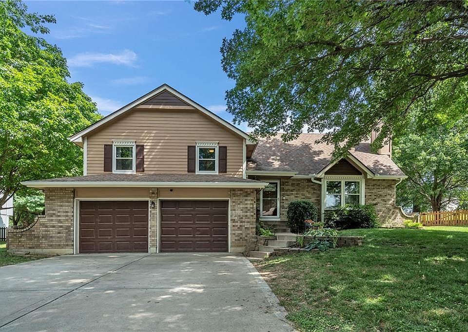1st image of 921 SW Southgate Ct
