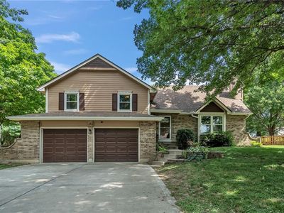 921 SW Southgate Ct, Blue Springs, MO, 64015