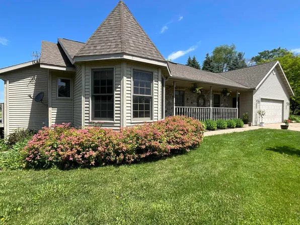 401 Sandra Ter, West Union, IA 52175