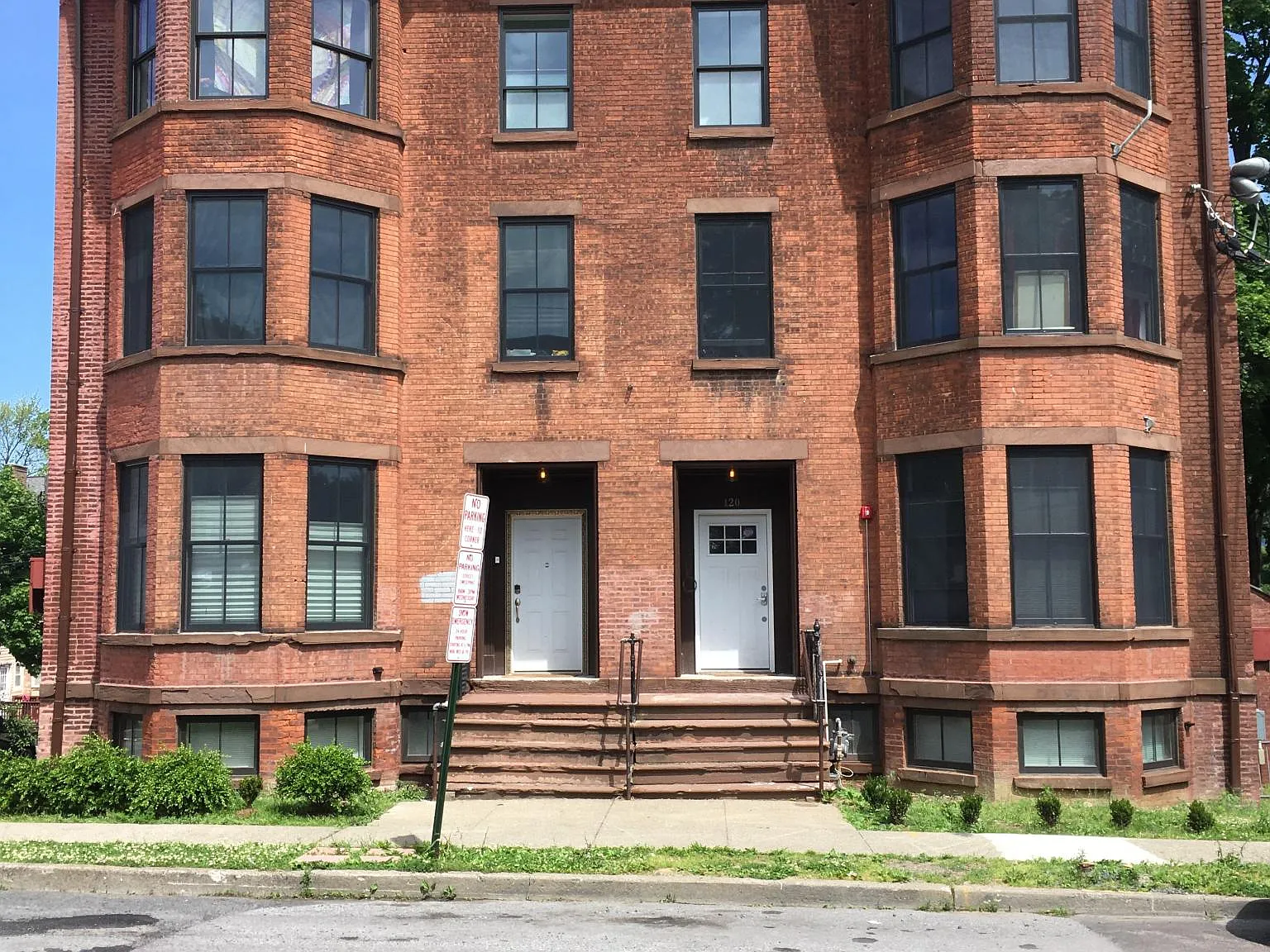 1 bed, 900 sqft, $1,800 — Photo 1