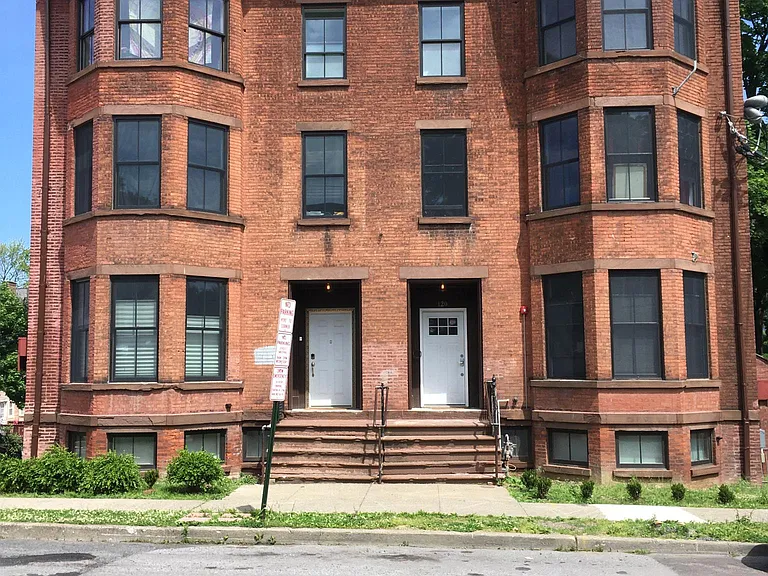 120 Johnston St #8 — Photo 1