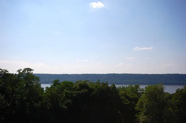 Rented by Re/Max In The City | media 6