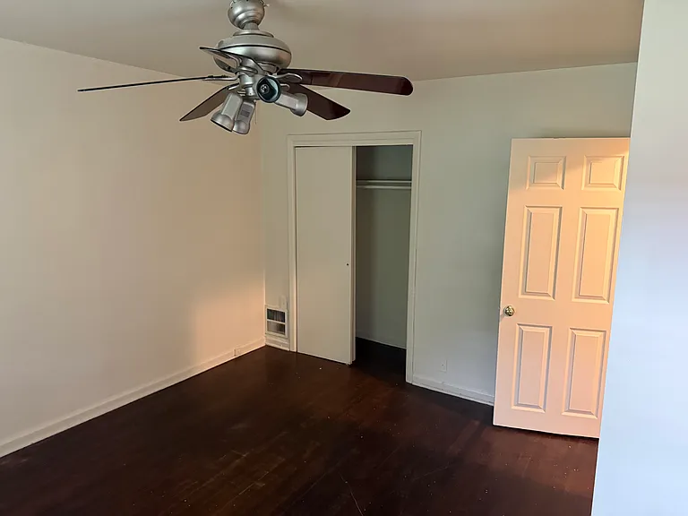 231 Southeastern Ct — Photo 3