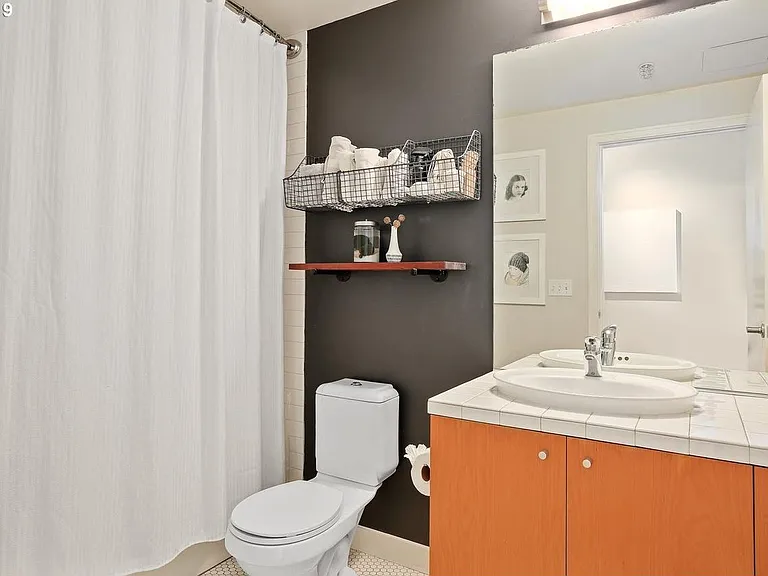 1926 W Burnside St #914 — Photo 14