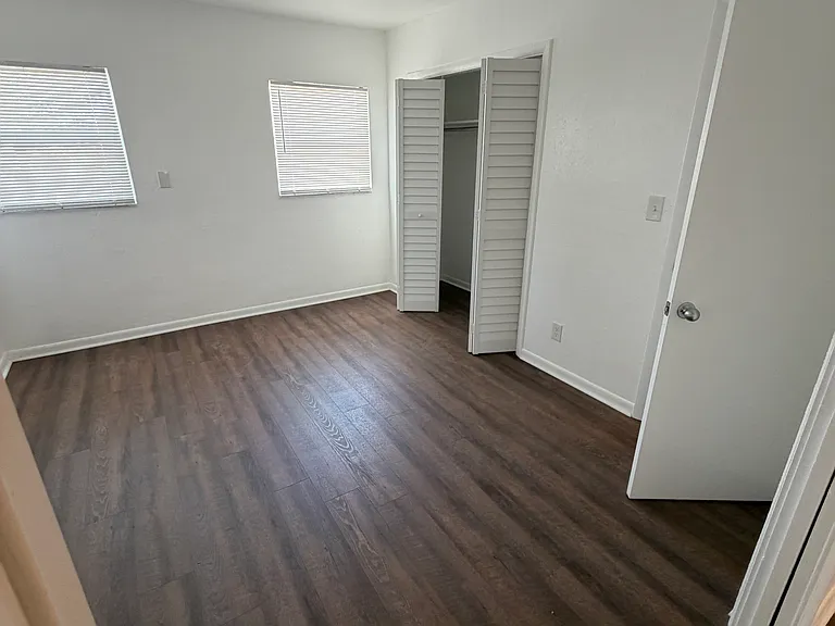 50 NE 35th Ct — Photo 6