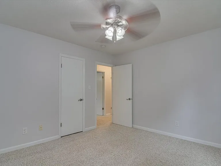 303 Meadowlake Dr — Photo 20