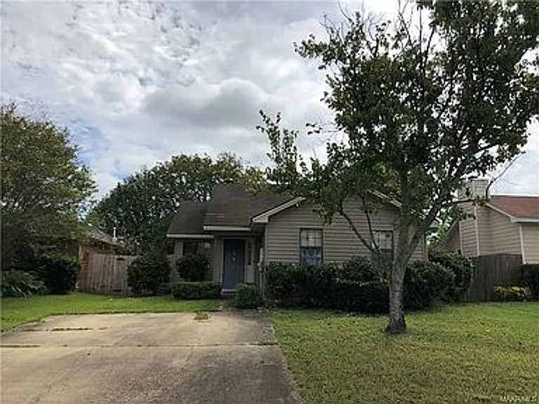 1525 Westminster Dr — Photo 1