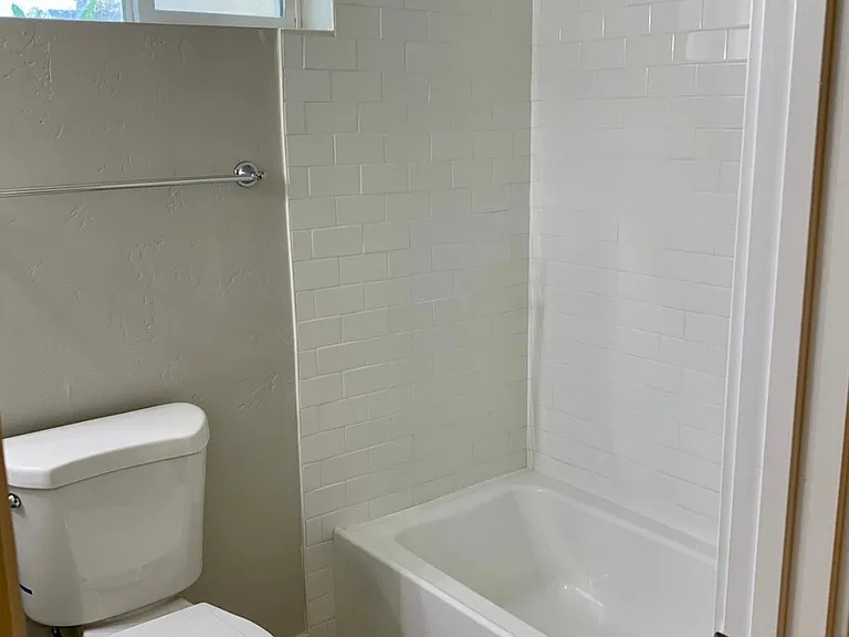 1045 Capitol St — Photo 10
