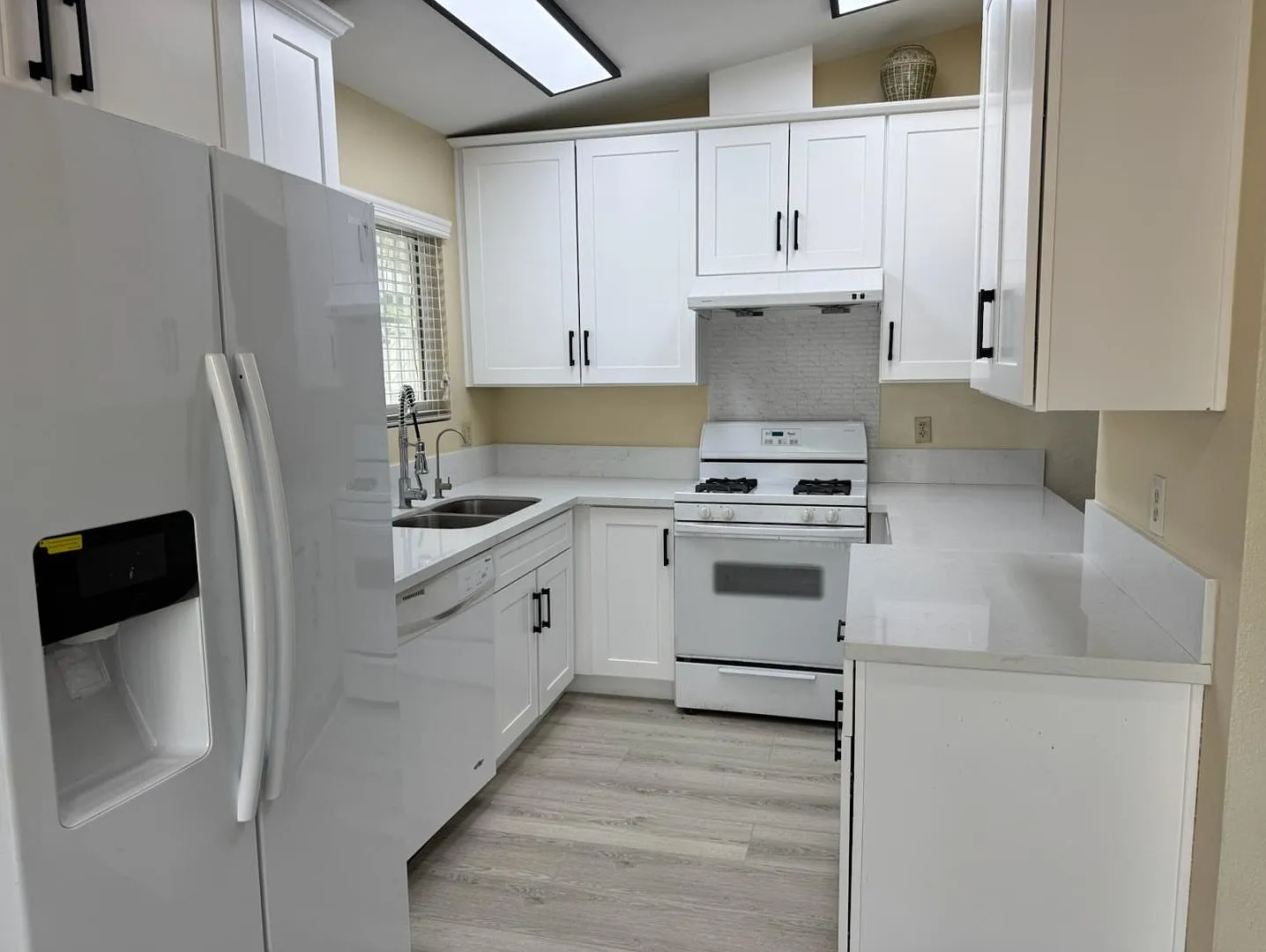 4 bed, 2.0 bath, 1400 sqft, $1,139 — Photo 3