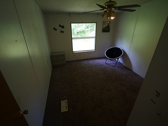 4th image of 11 Pine Wood Dr