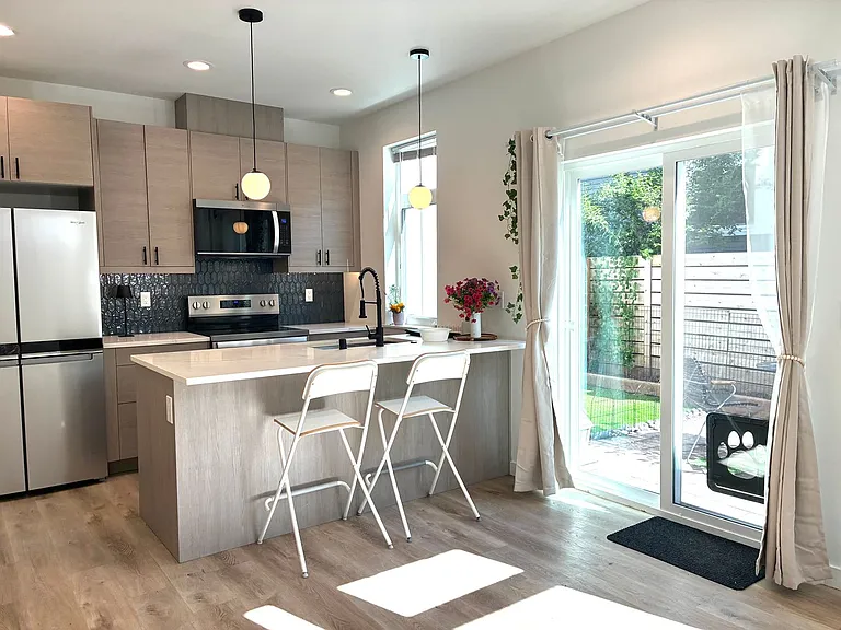 2925 39th Ave SW — Photo 3