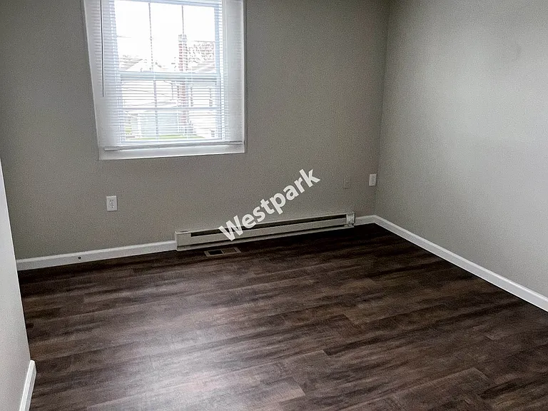 65-36 North St — Photo 9