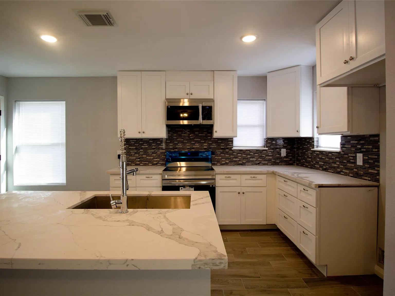 3 bed, 2.0 bath, 1350 sqft, $1,750 — Photo 3