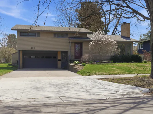 370 Wildwood Dr, Holland, MI 49423