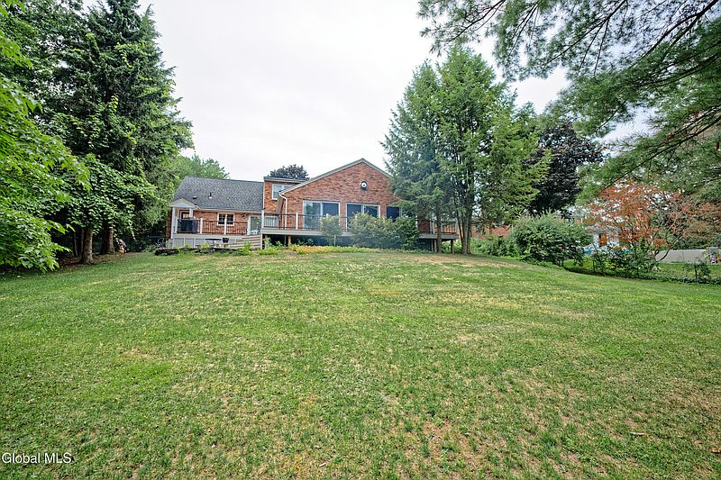 4th image of 10 Birch Hill Road