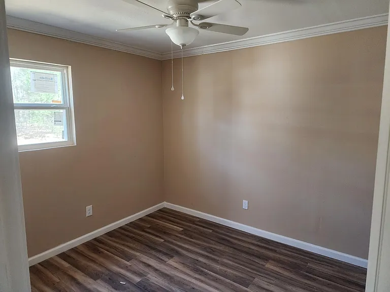 656 Honeysuckle Rd — Photo 5