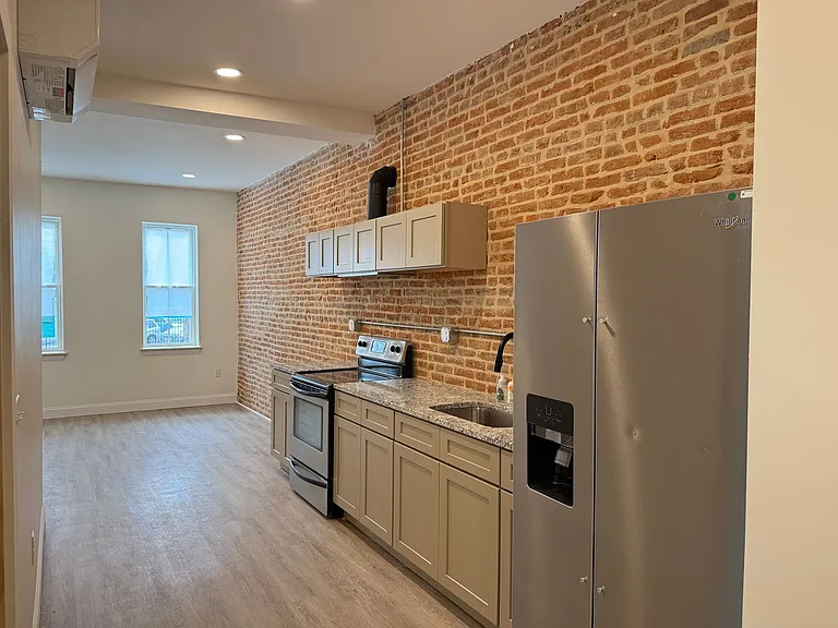 463 S. Prince St. — Photo 1