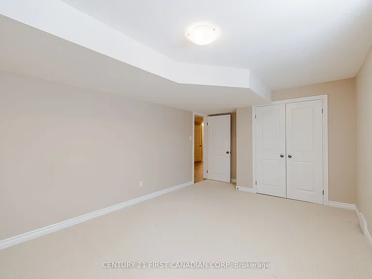 1690 Beaverbrook Ave — Photo 36