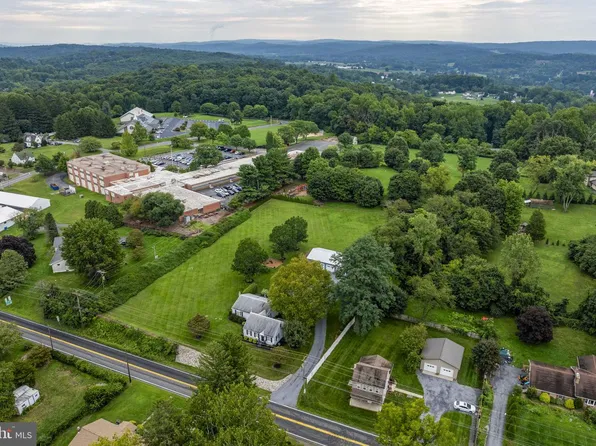 4464 New Holland Rd, Mohnton, PA 19540