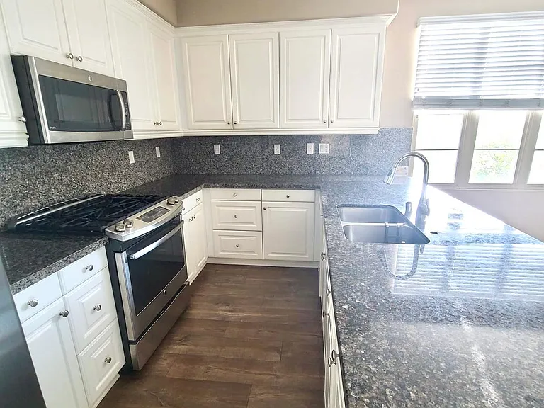 800 Citrus Ct — Photo 12