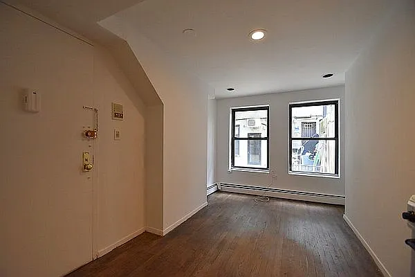 Rented by PMG Real Estate  | media 44