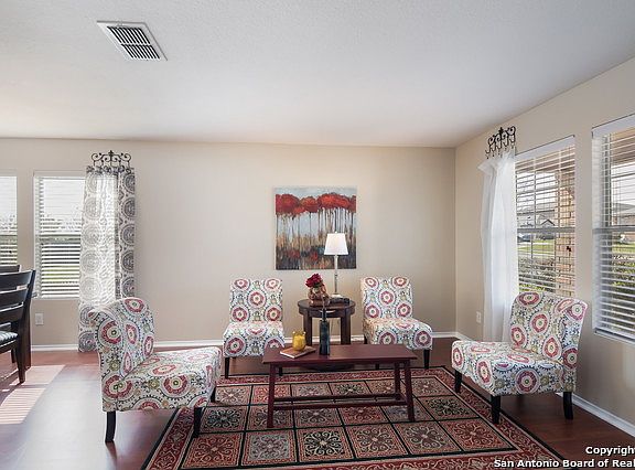 3rd image of 205 Willow Blf