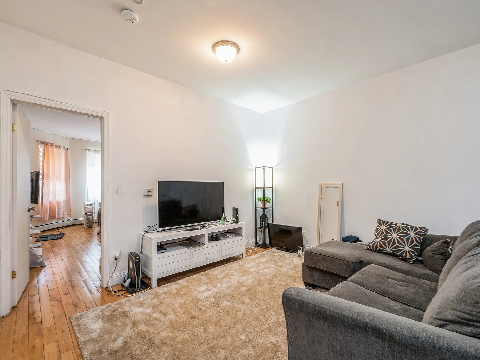 3 bed, $3,800 — Photo 4