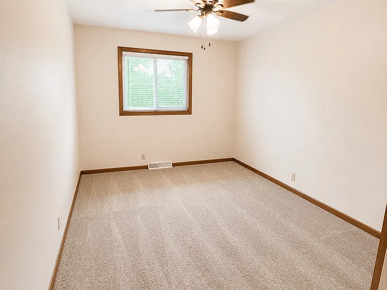 1102 Heeler Ave — Photo 16