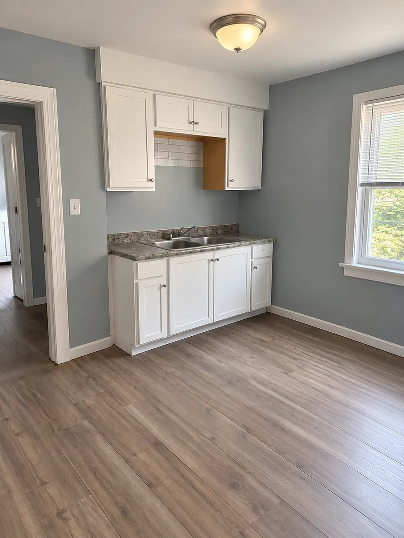 2 bed 1 bath home - 2210 Blades — Photo 4