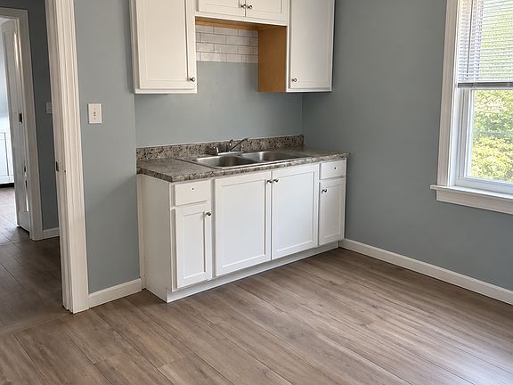 4th image of 2210 Blades Ave