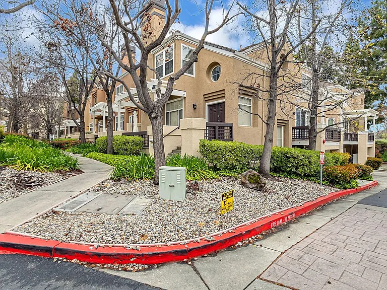 415 Camille Cir #14 — Photo 2