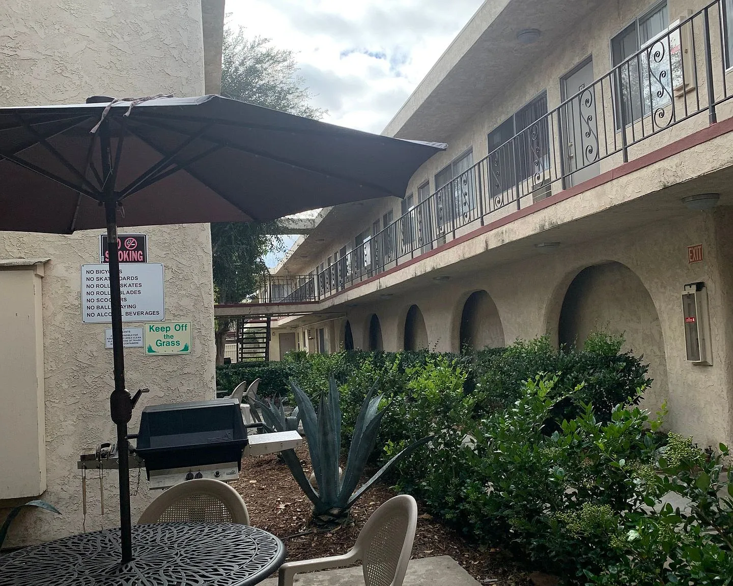 Valley Plaza — Photo 1