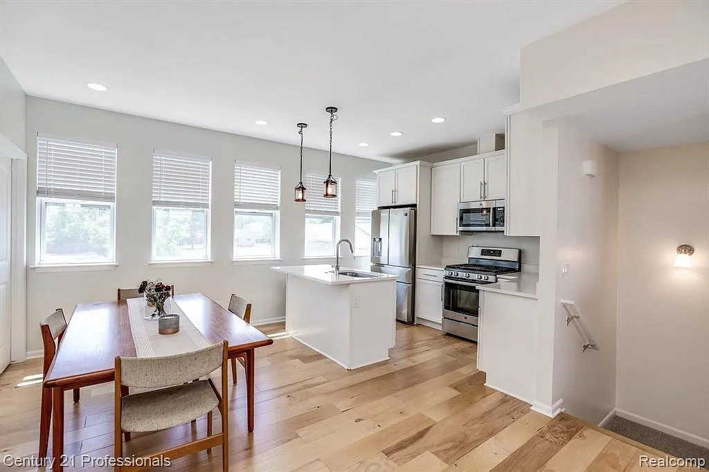 3 bed, 2.5 bath, 1750 sqft, $2,850 — Photo 3
