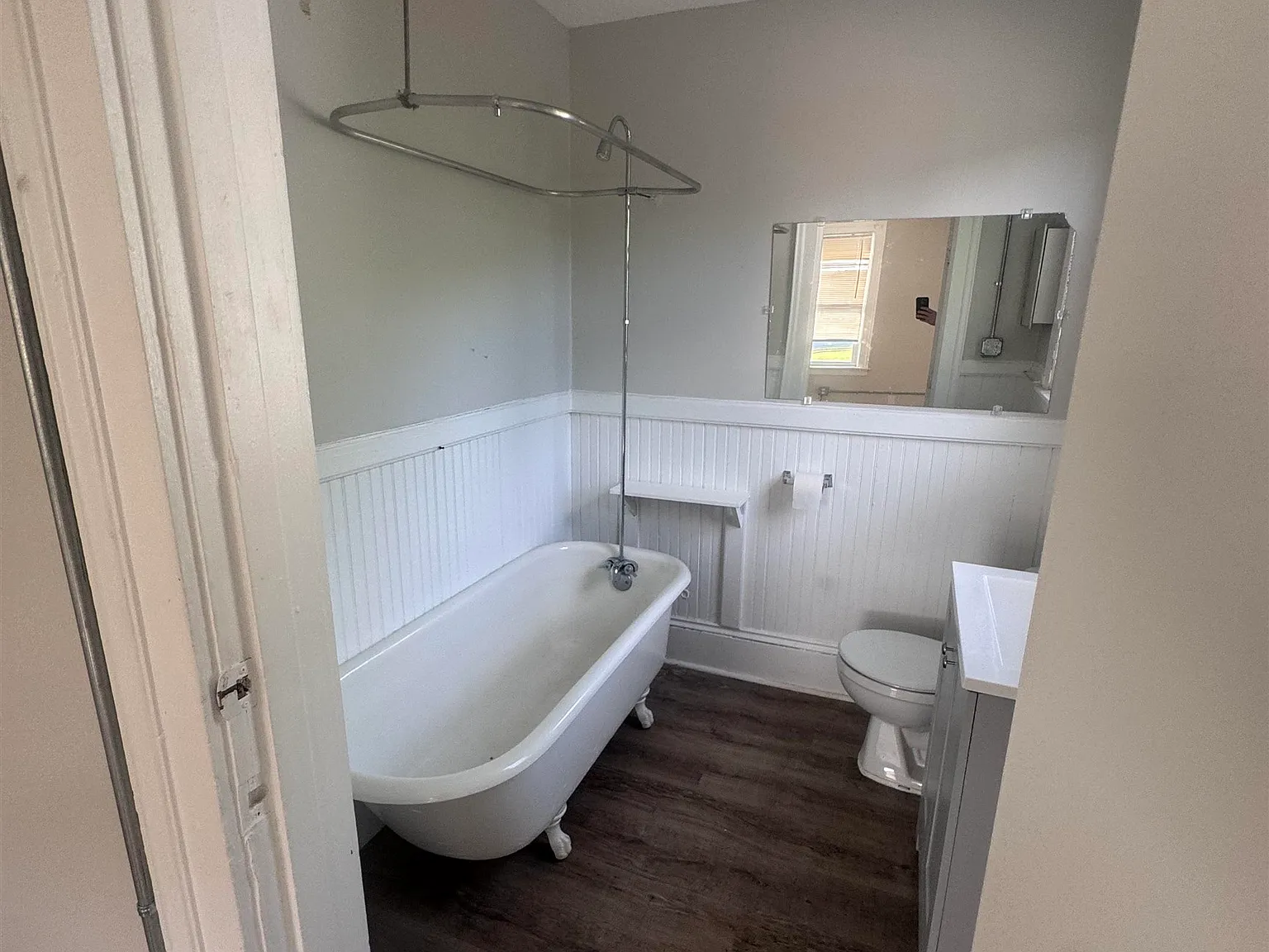 1 bed, 1.0 bath, 8424 sqft, $1,395 — Photo 3