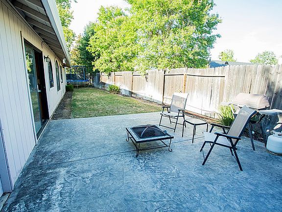 4th image of 3721 Pinehill Way
