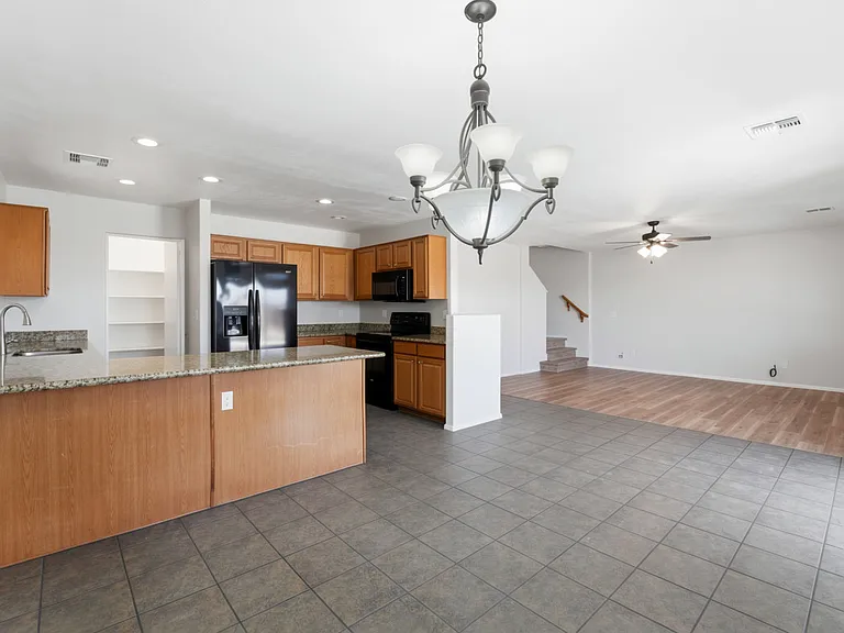 41628 W Hillman Dr — Photo 14